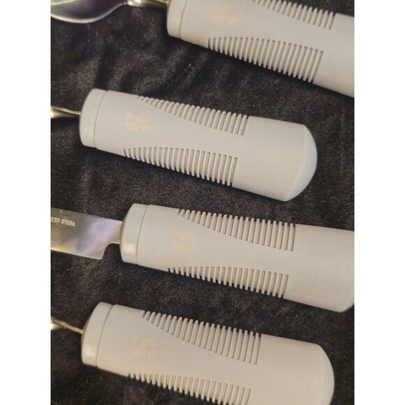 Adaptive Utensil Set With Textured Handles & Stainless Steel Blades - Picture 3 of 6